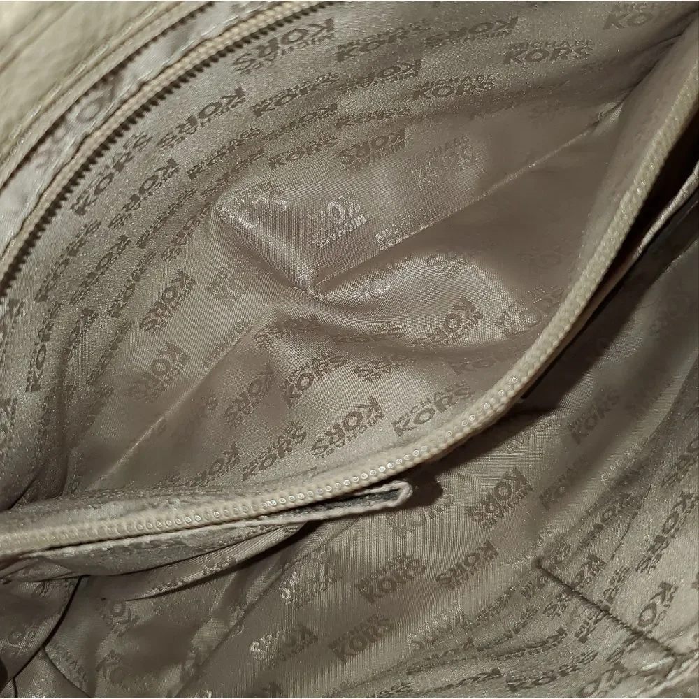 Authentic Michael Kors Whipped Chelsea - Picture 5 of 11
